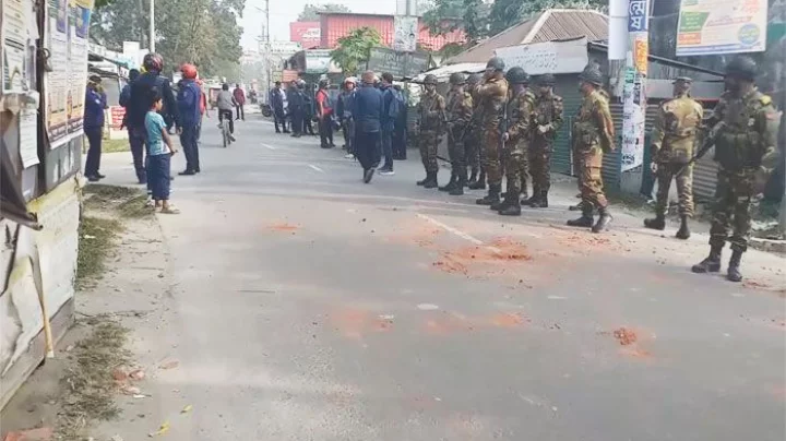 মাদারীপুরে ছাত্রদল-যুবদল সংঘর্ষে ককটেল বিস্ফোরণ, আহত দশ